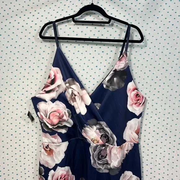 NWT Boohoo Plus Size Occasion Navy Floral Wrap Peplum Sleeveless Midi Dress - Picture 4 of 8